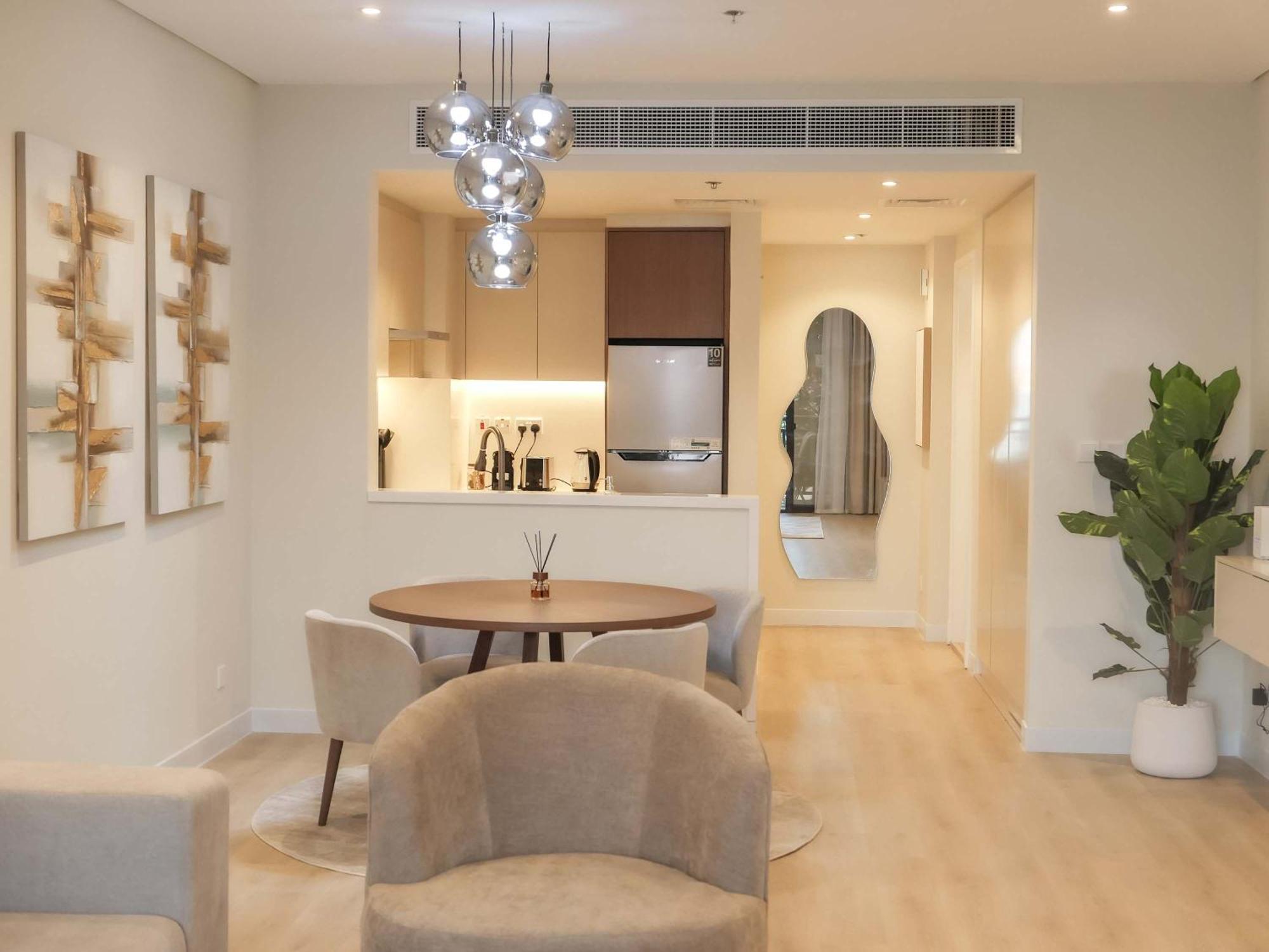 Stunning Renovated 1br At 5 Star Apartment