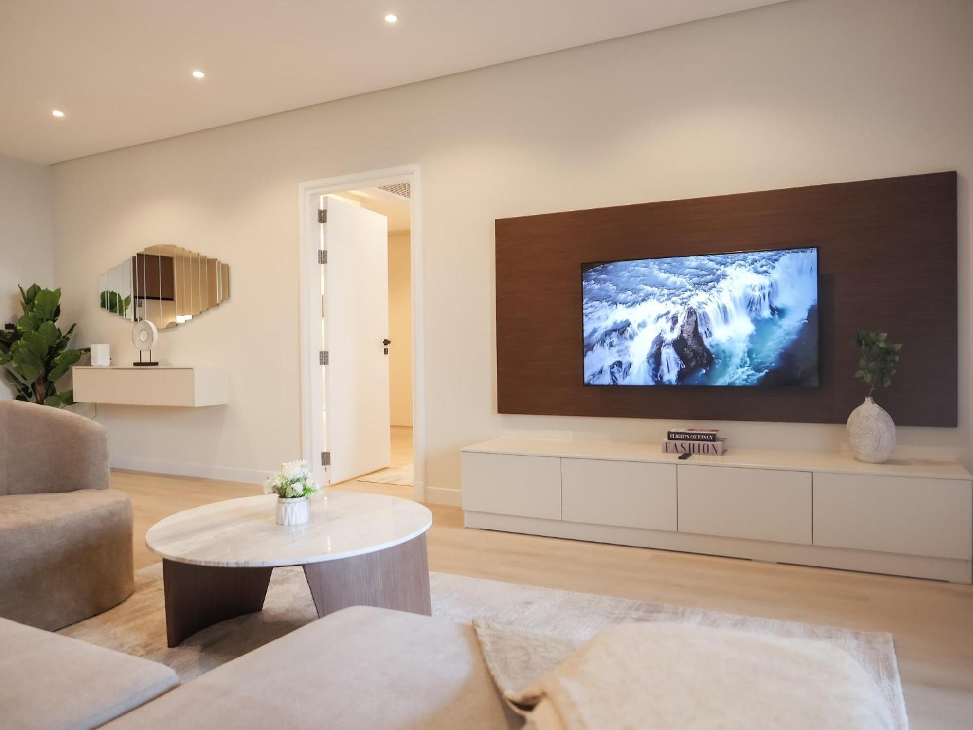 Stunning Renovated 1br At 5 Star Apartment *