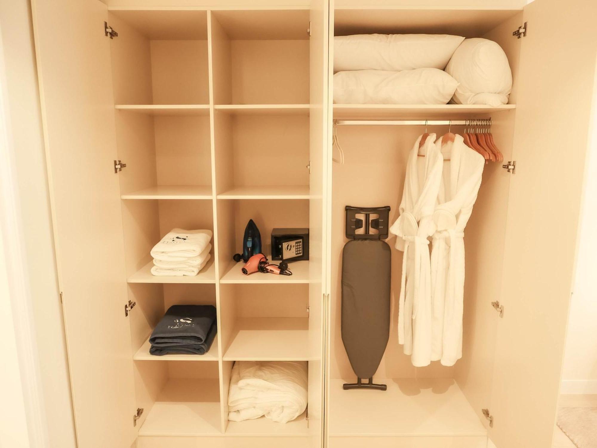 Stunning Renovated 1br At 5 Star Apartment Dubai