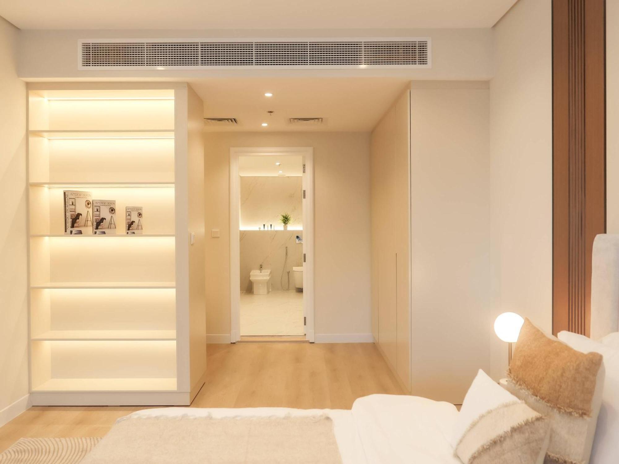 Stunning Renovated 1br At 5 Star *