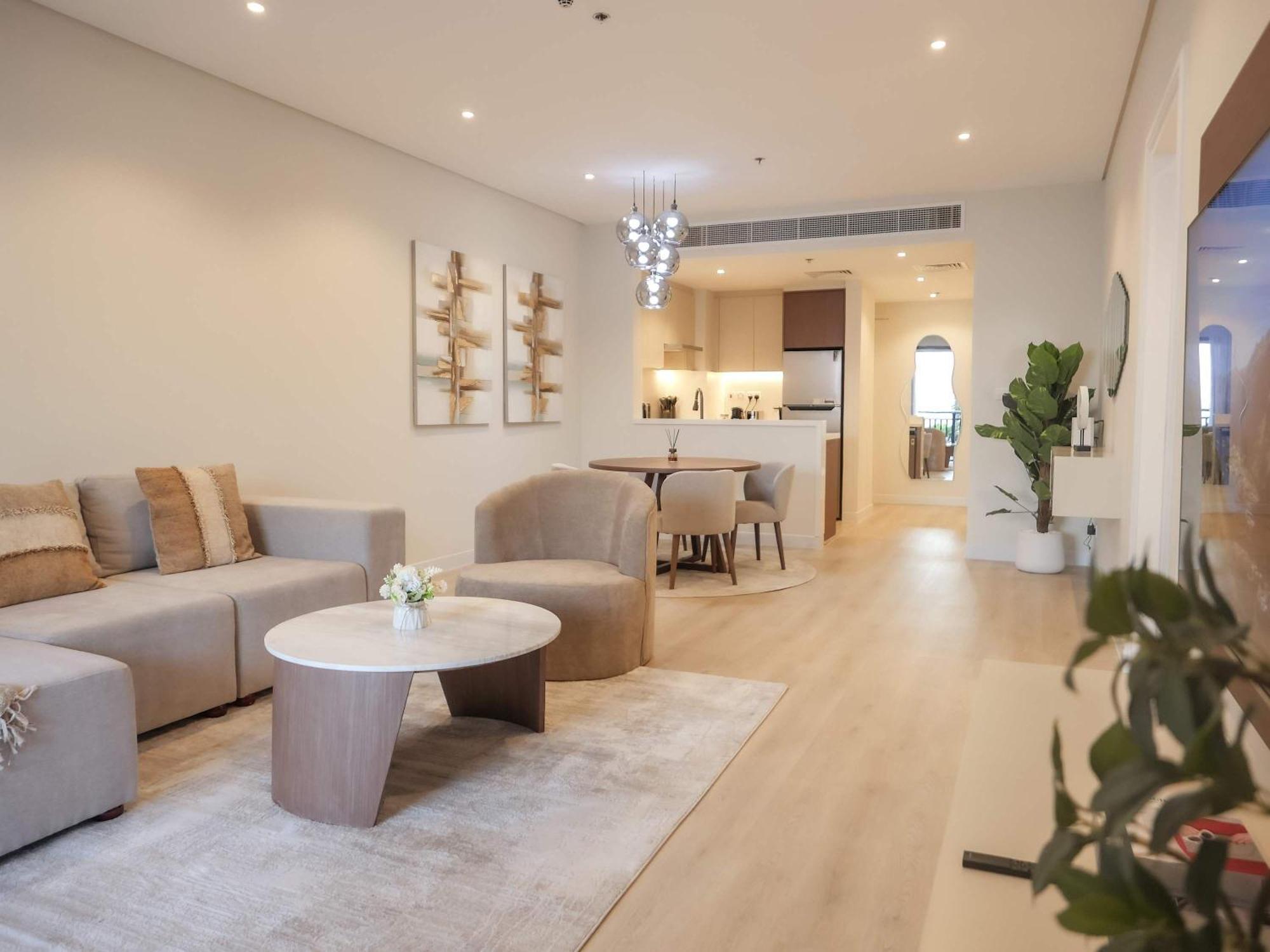 Stunning Renovated 1br At 5 Star