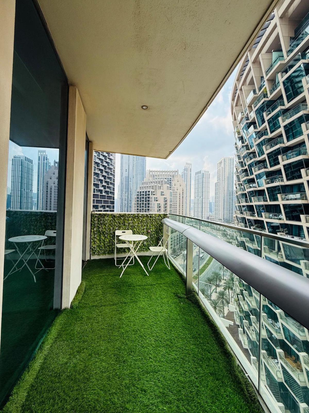Nivis Find-burj Vista-direct Access To Mall Apartment *