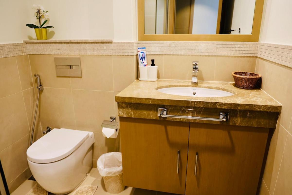 Apartment Nivis Find-burj Vista-direct Access To Mall Dubai