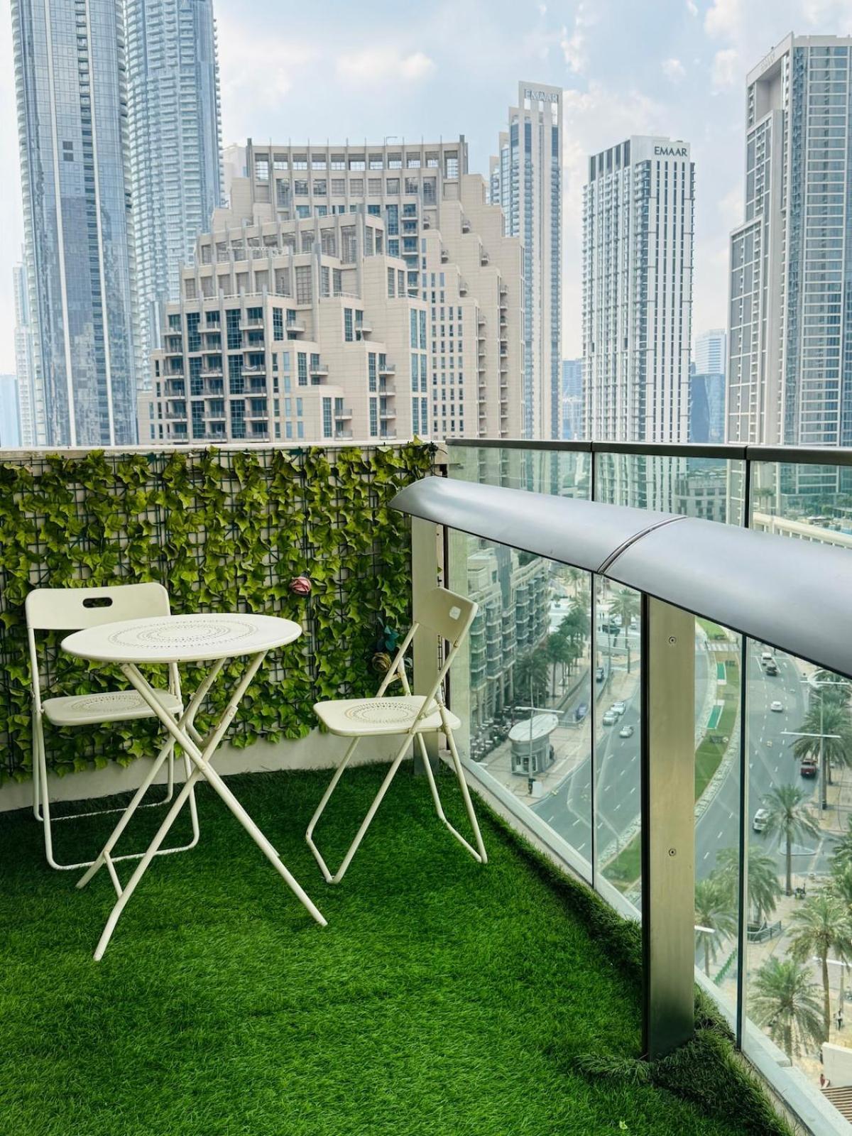 Nivis Find-burj Vista-direct Access To Mall Apartment Dubai