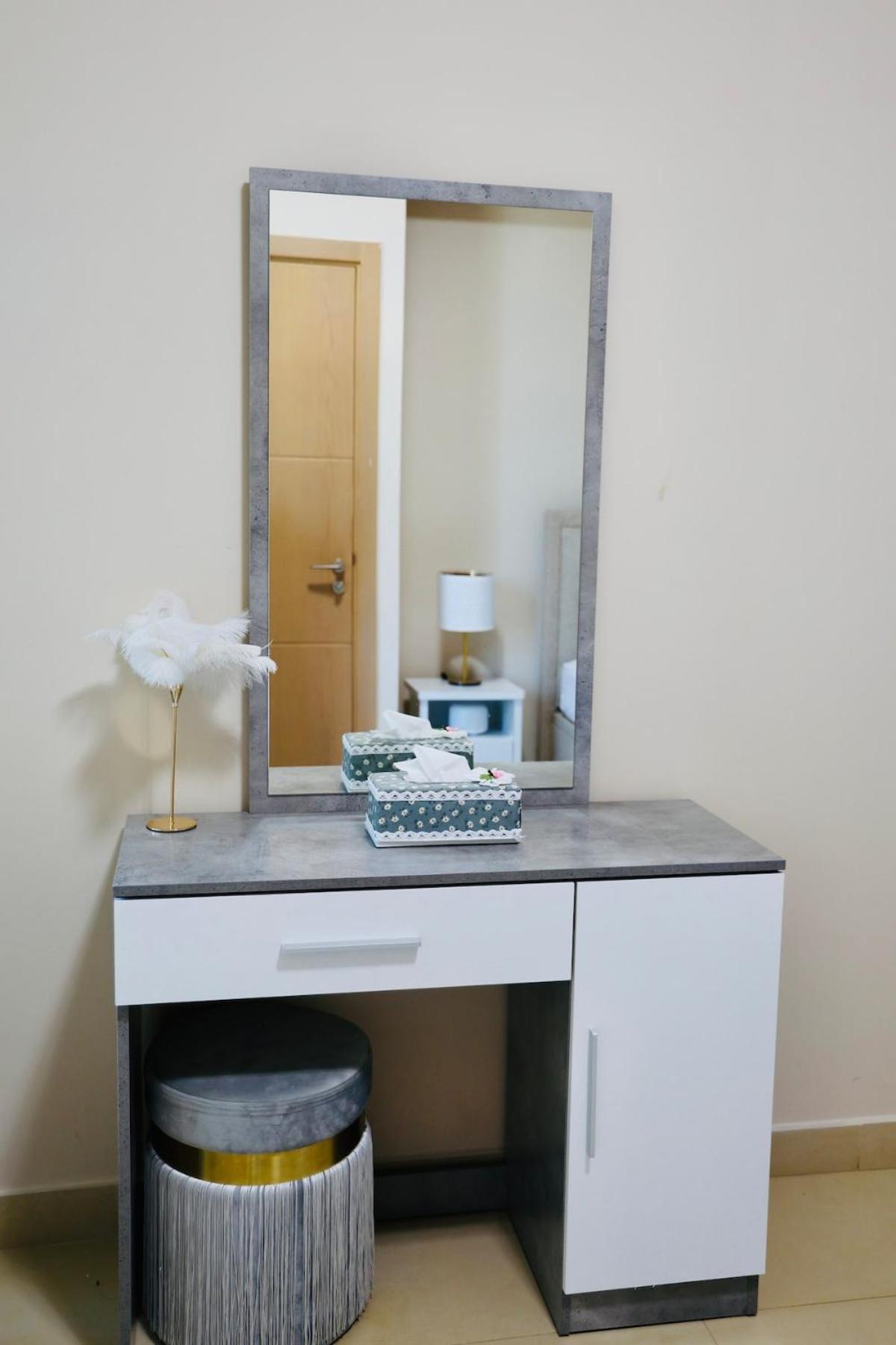 Nivis Find-burj Vista-direct Access To Mall Apartment Dubai