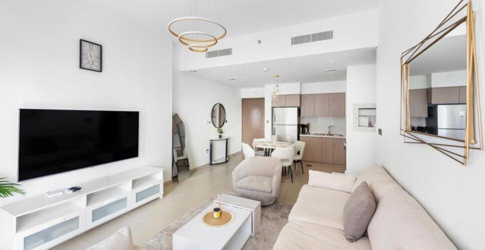 Spacious 2 Bedroom In Act1 Act 2 Downtown Apartment *
