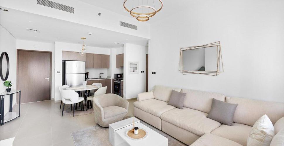 Spacious 2 Bedroom In Act1 Act 2 Downtown Apartment Dubai