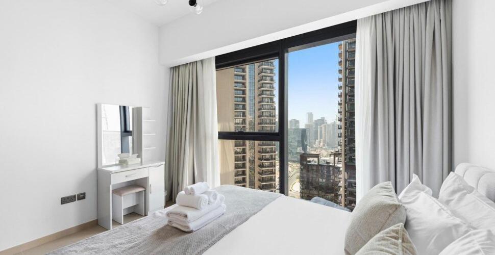 Apartment Spacious 2 Bedroom In Act1 Act 2 Downtown Dubai