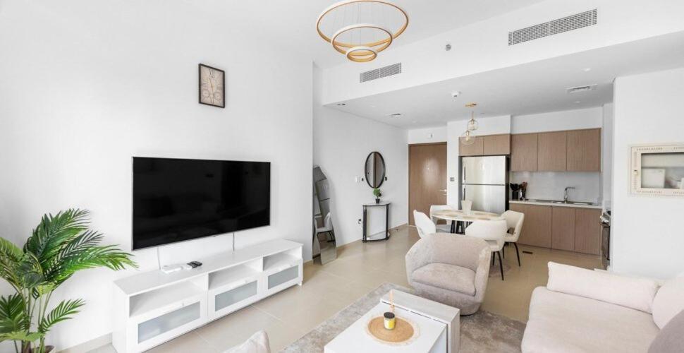 Spacious 2 Bedroom In Act1 Act 2 Downtown * Dubai