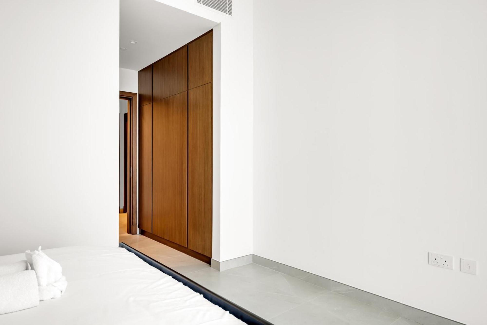 Apartment Canalfront - Location Up To 7 Guests Dubai