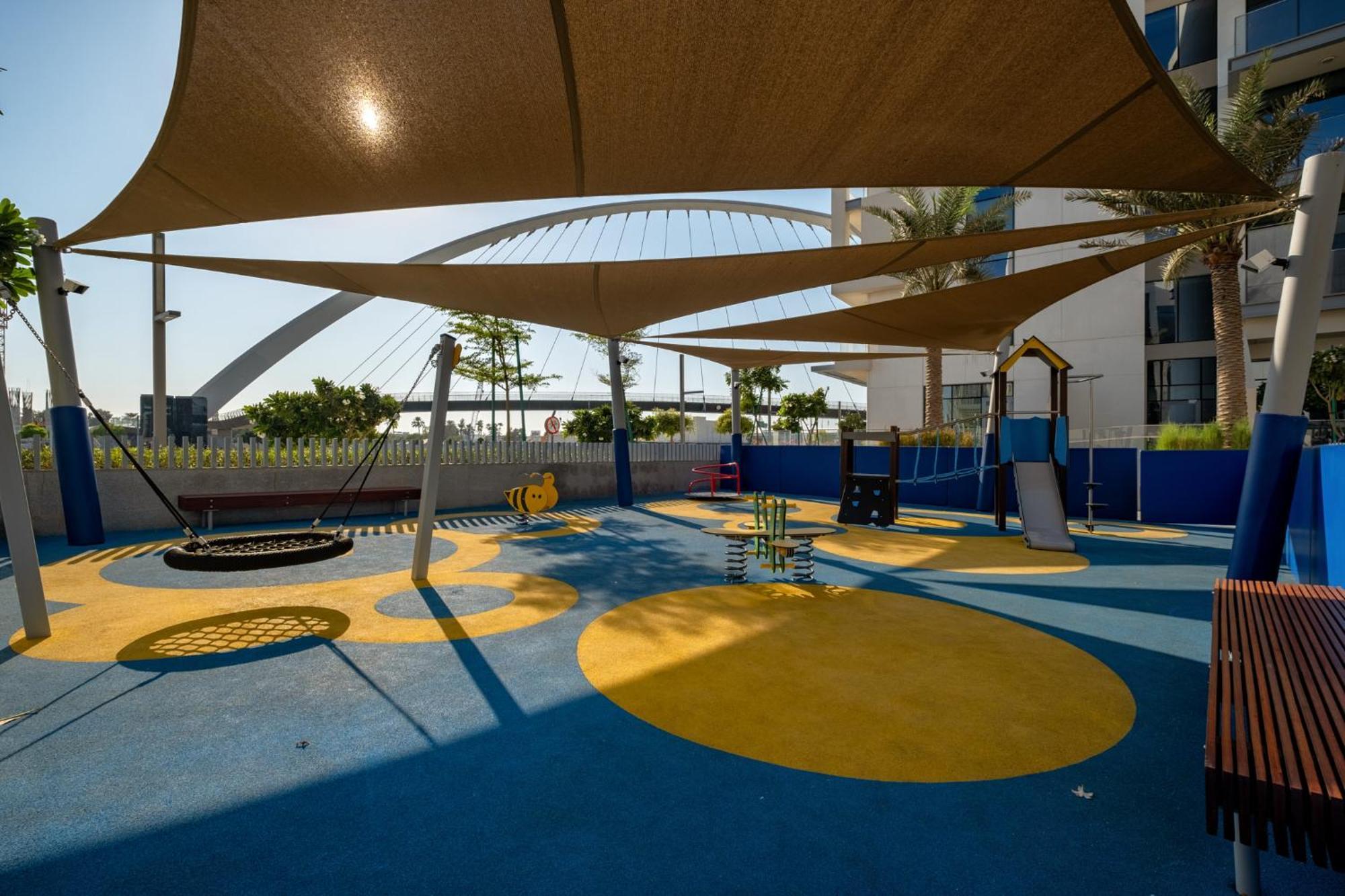 Canalfront - Location Up To 7 Guests * Dubai