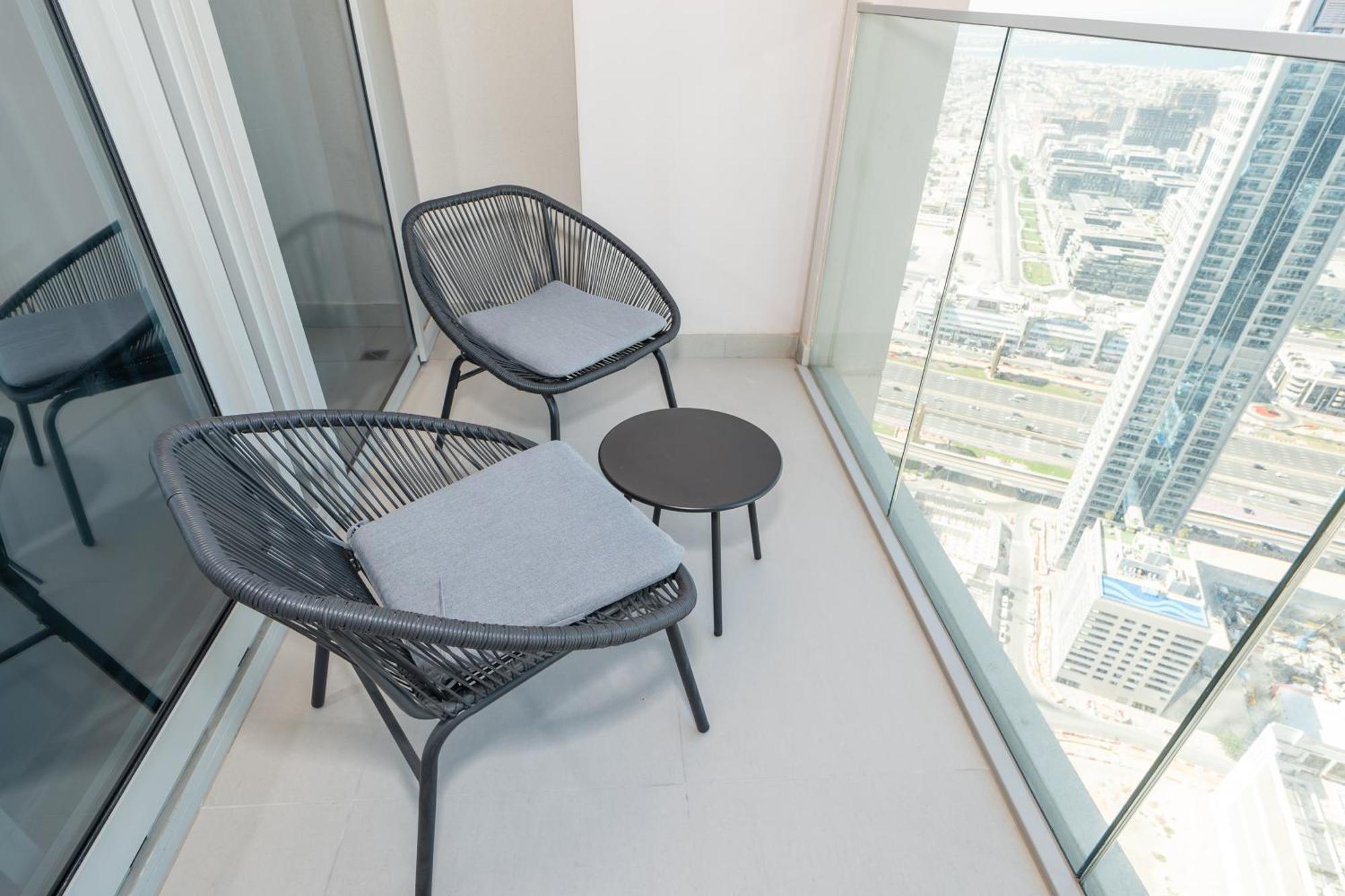 Apartment 2br With Pool & Gym 2mins To Burj & Mall Dubai