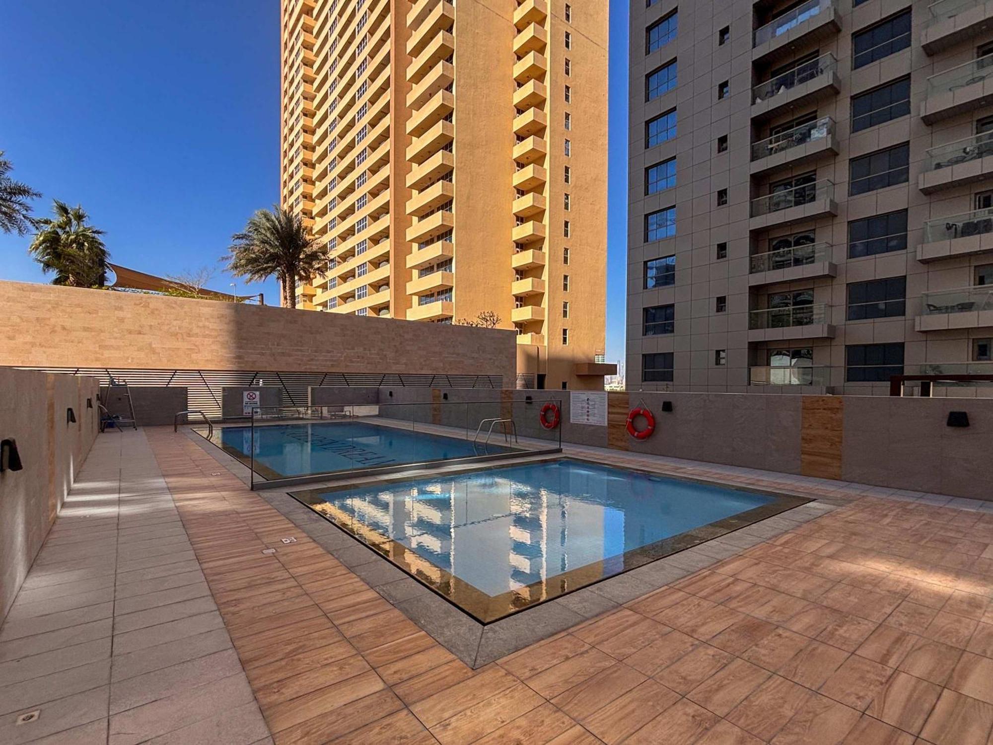 Frank Porter - Golden Dream Tower Apartment