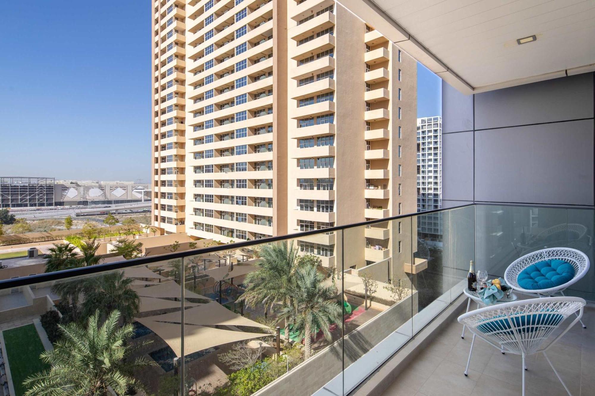Frank Porter - Golden Dream Tower Apartment Dubai