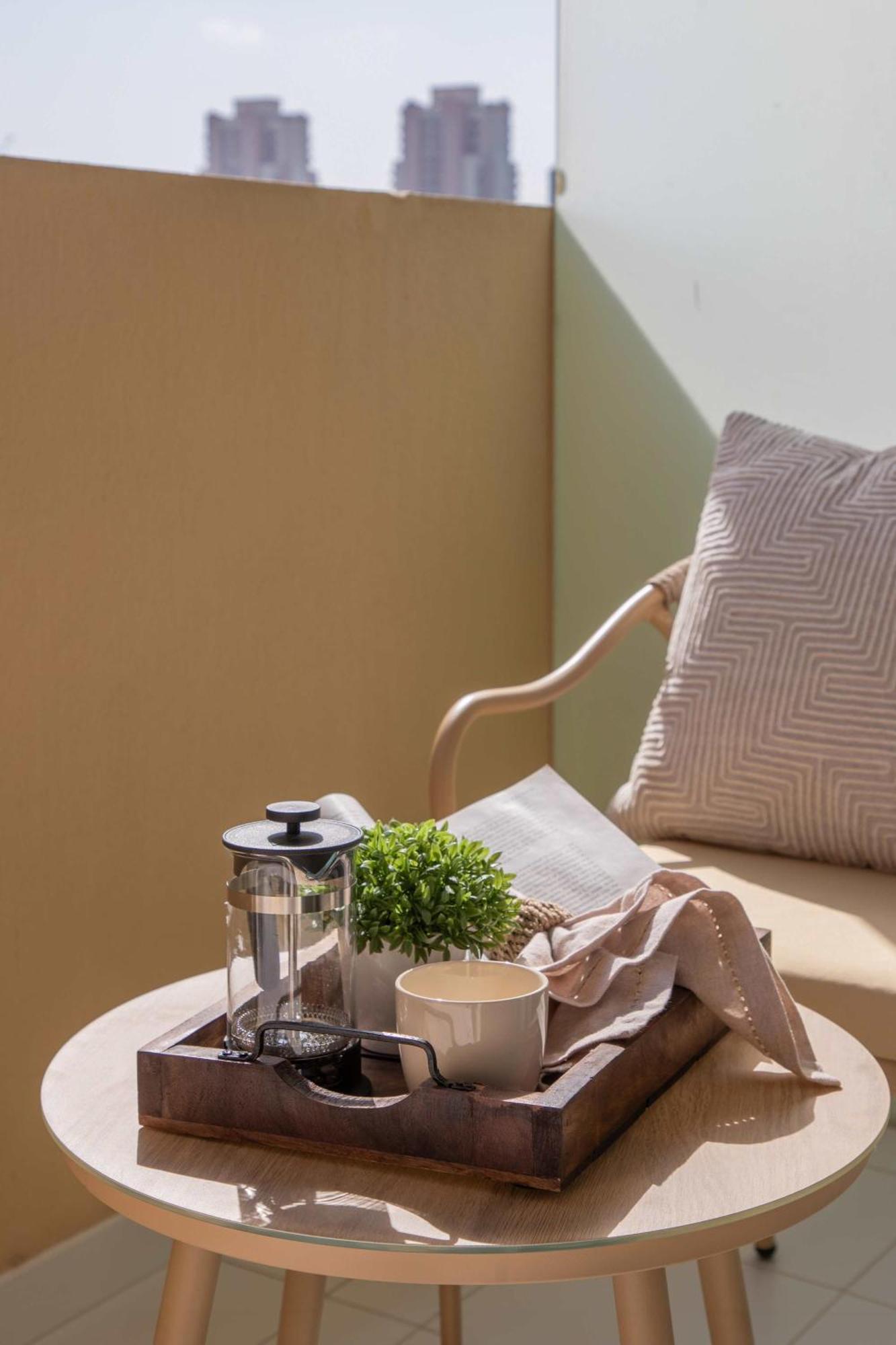 Frank Porter - Damac Ghalia Apartment *