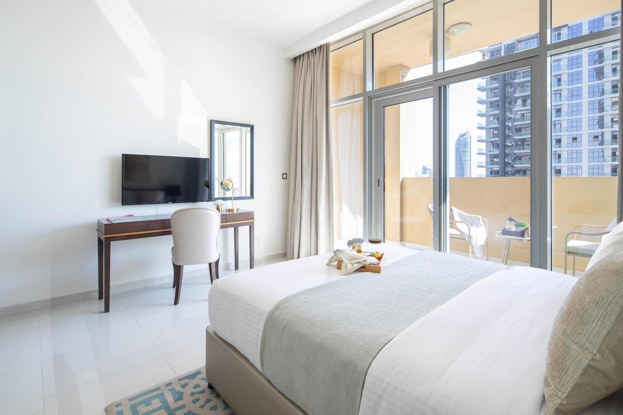 Frank Porter - Damac Ghalia Apartment Dubai