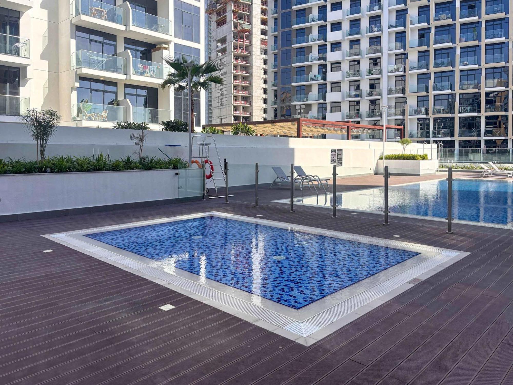 Frank Porter - Azizi Riviera 45 Apartment Dubai