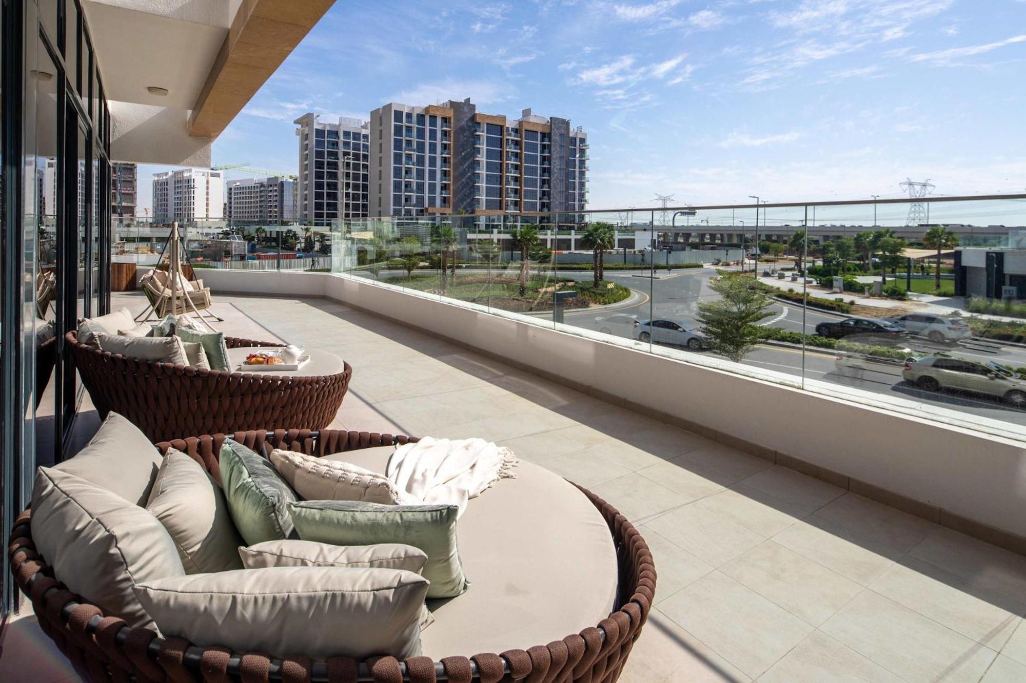 Frank Porter - Azizi Riviera 45 Apartment Dubai