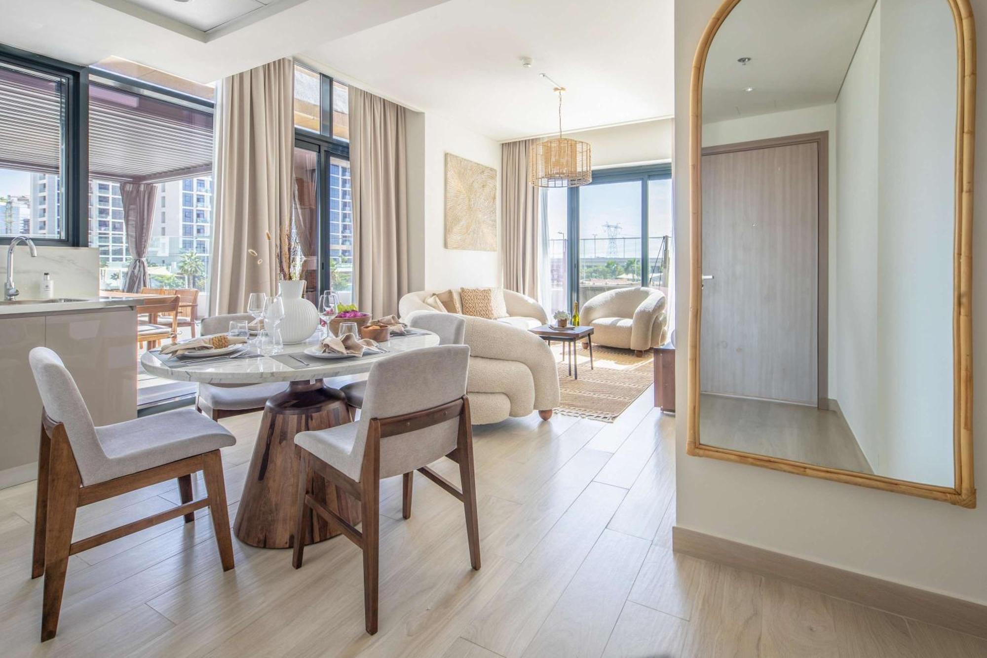Frank Porter - Azizi Riviera 45 Apartment Dubai