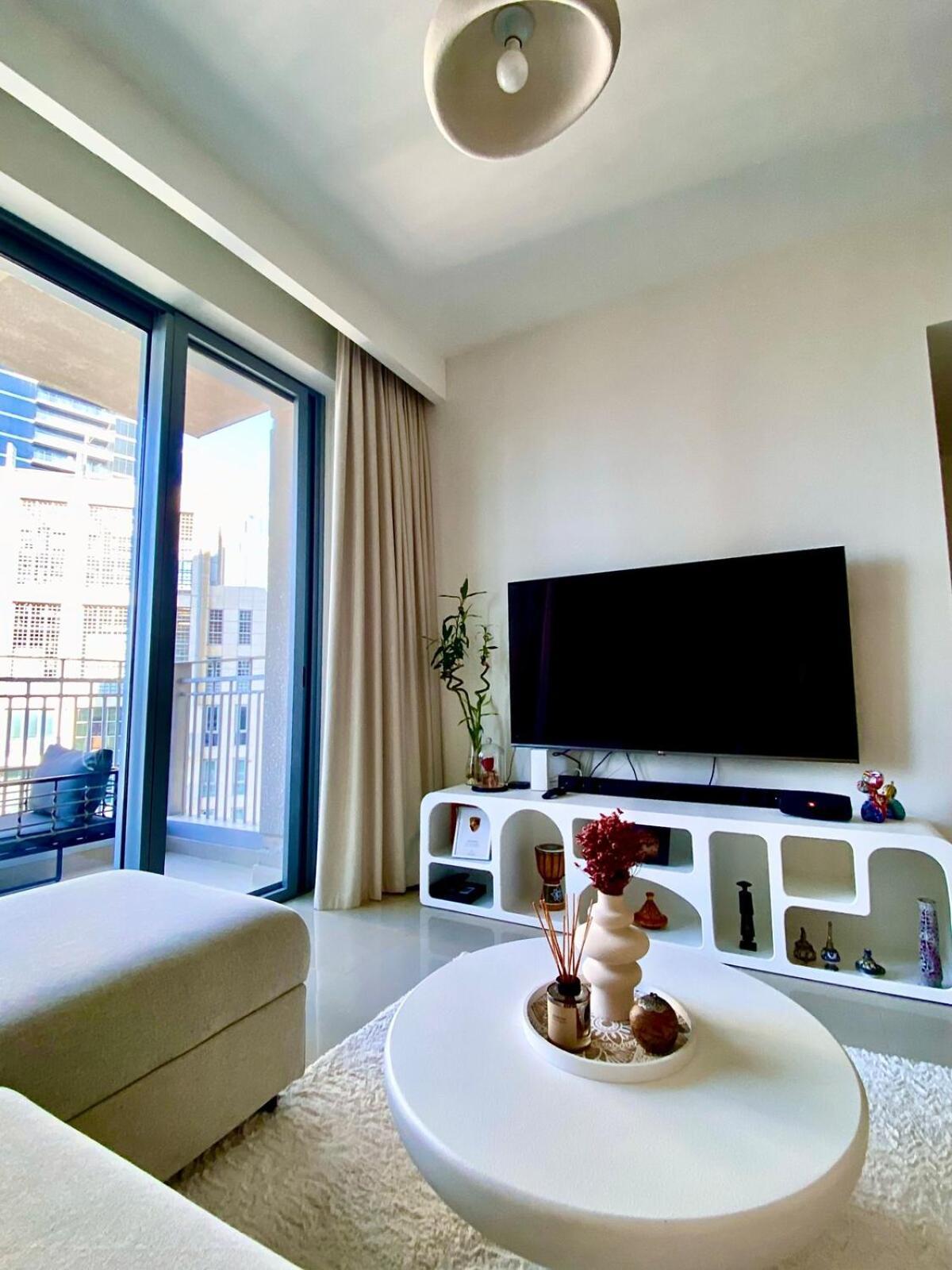 Exceptional Master - Near And Overlooking Burj Khalifa - Host Has Access To Living Space Hospedagem domiciliar