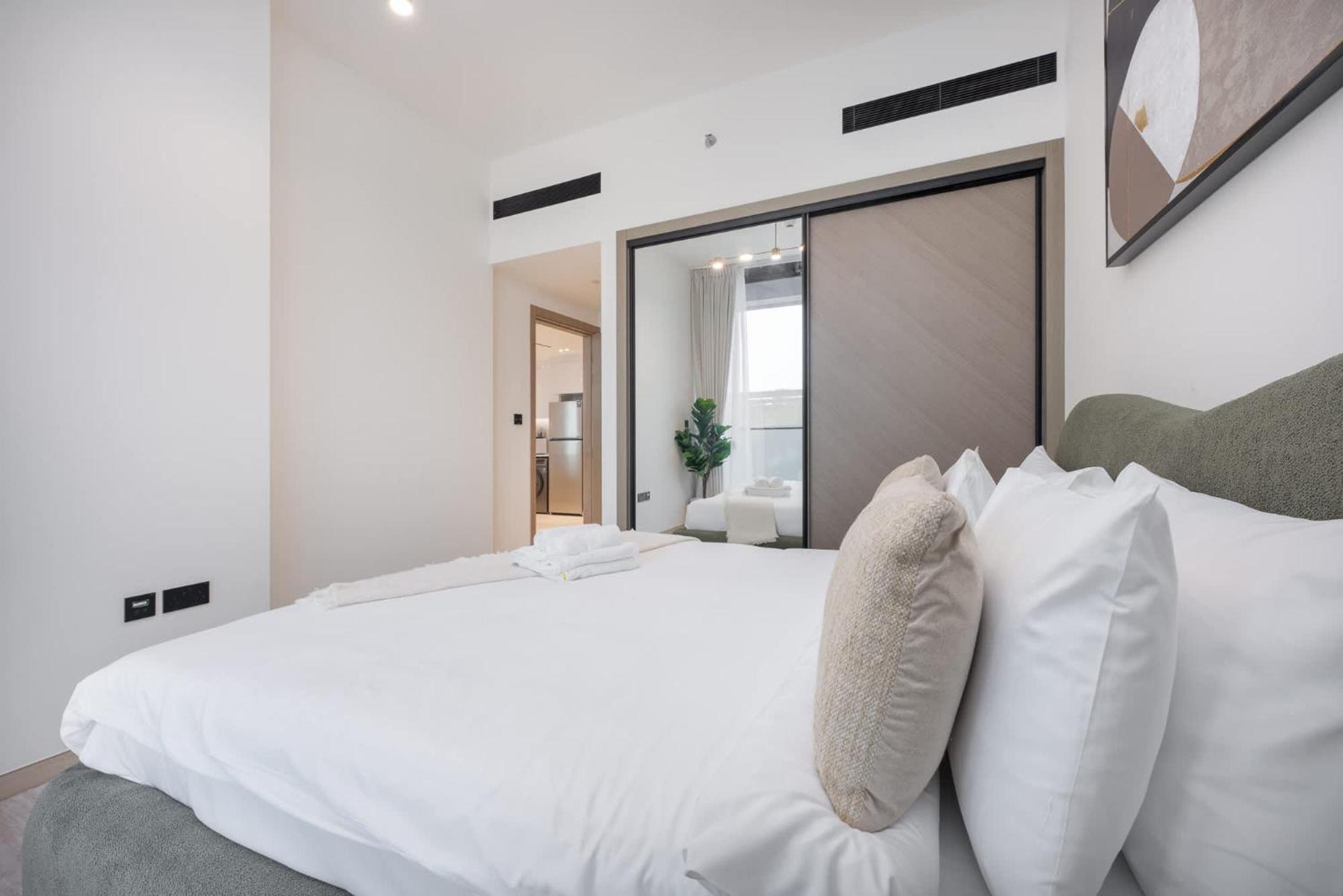 Awesome 1-bedroom Perfect For 4 In Jvc Near To Miracle Garden