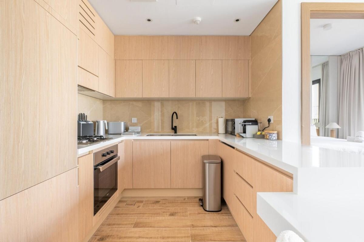 Jvc Gem - 2brplus1 In Oakley Square With Prime Amenities Apartment