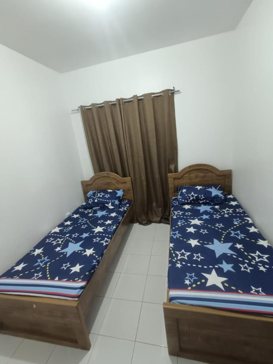 Brand New Unisex Single Partition In Center Of Bur *