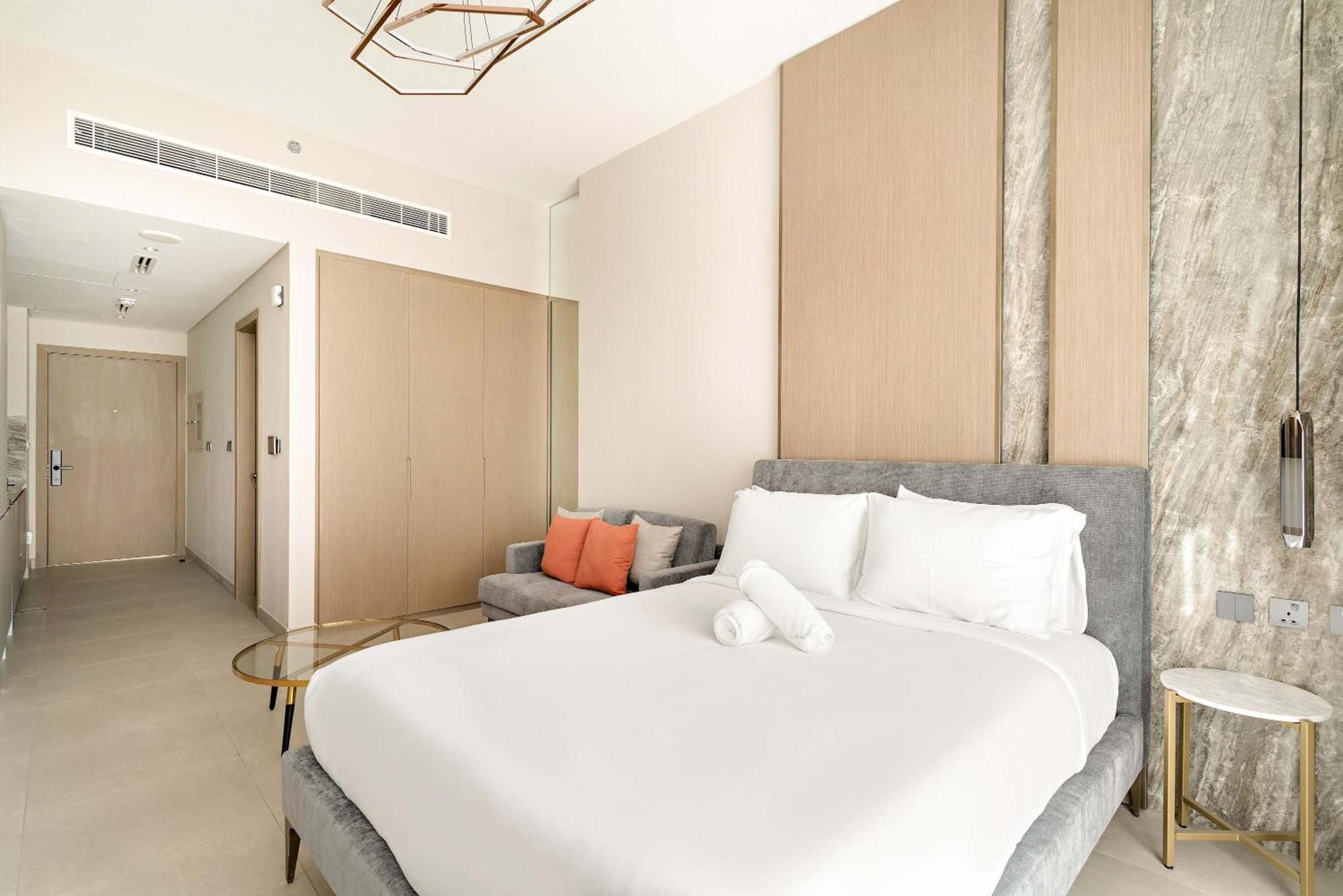 Apartment Modern With Rooftop Pool And Gym In Jvc *