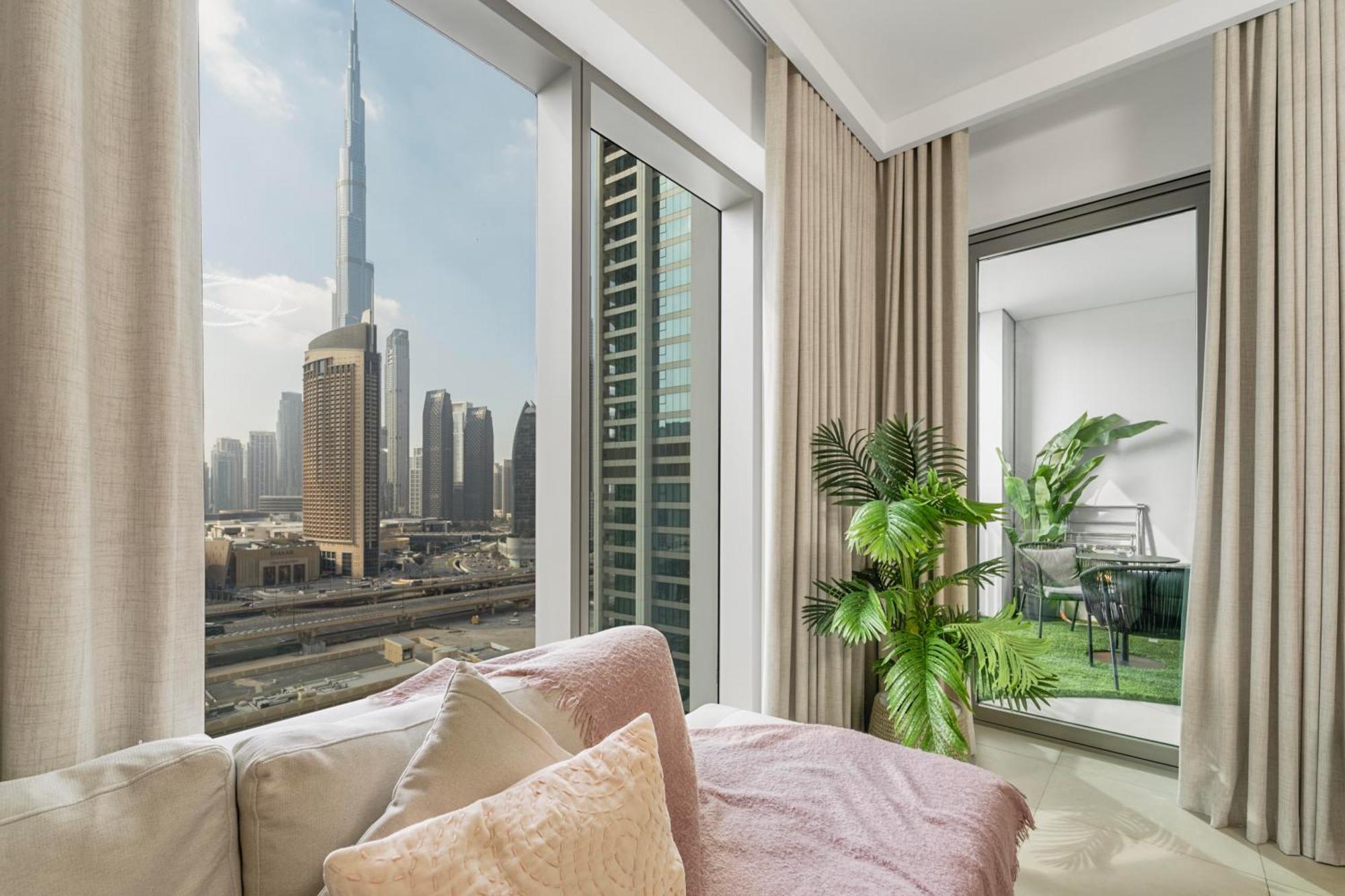 Amazing 2br Burj Khalifa View Steps Walk To Dubaimall Dubai
