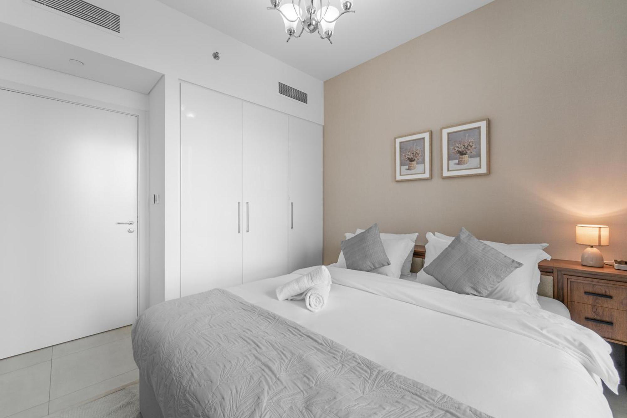 Apartment Amazing 2br Burj Khalifa View Steps Walk To Dubaimall Dubai