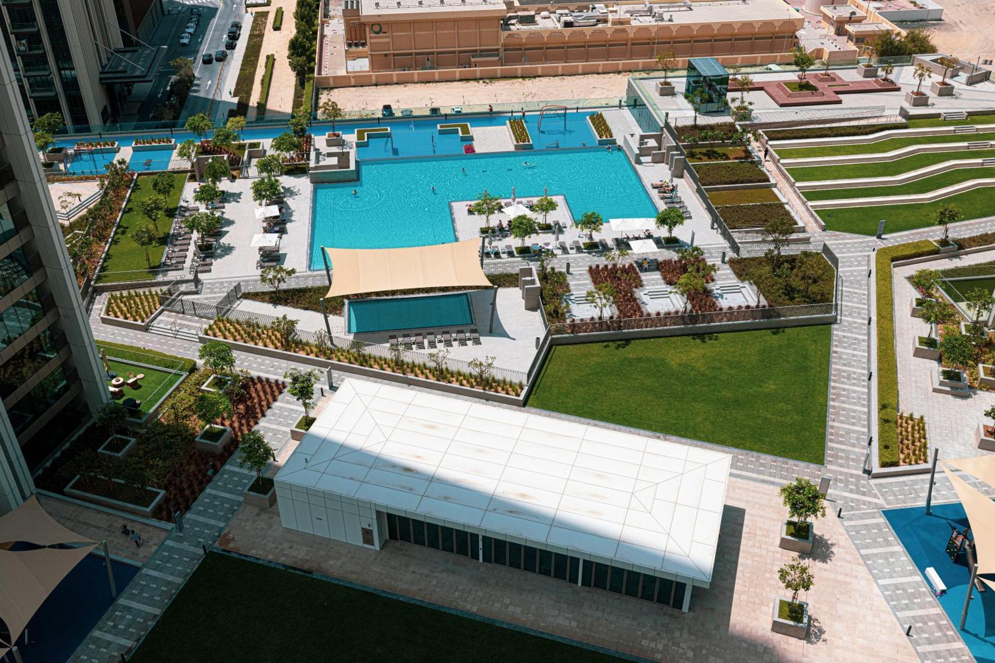 Amazing 2br Burj Khalifa View Steps Walk To Dubaimall