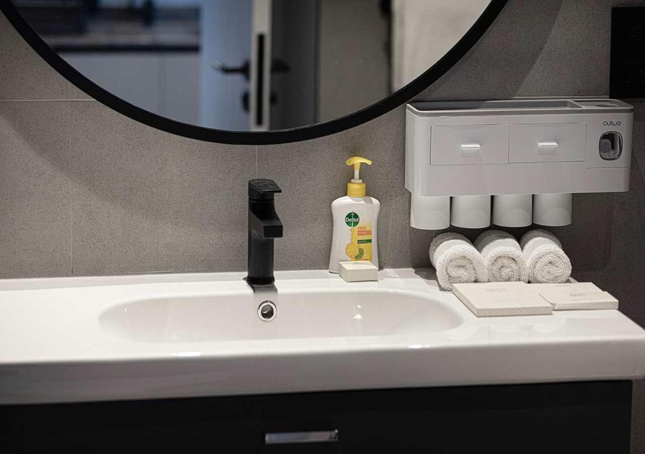 Apartment Chic With Amenities