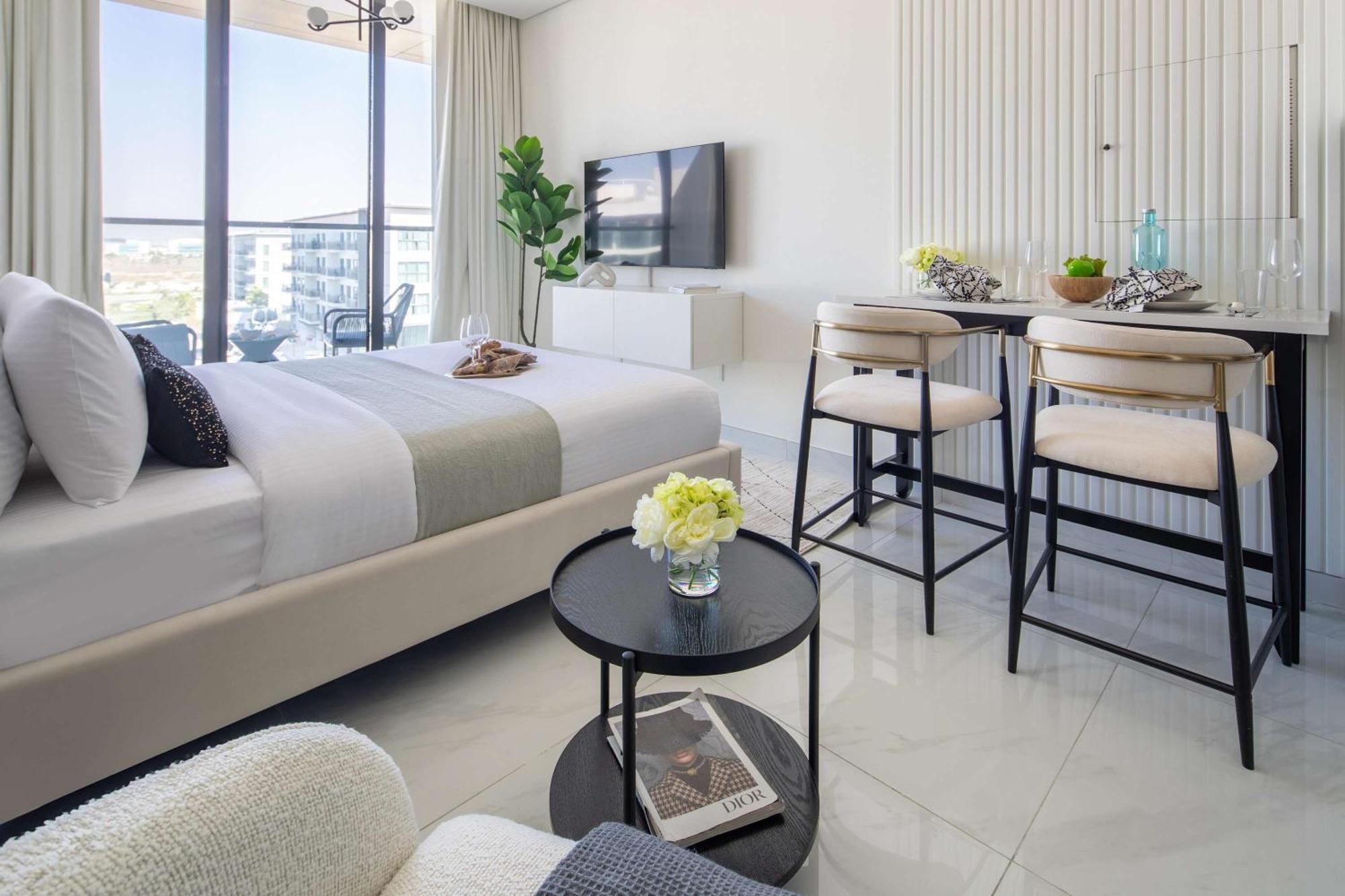 Frank Porter - Samana Golf Avenue Dubai