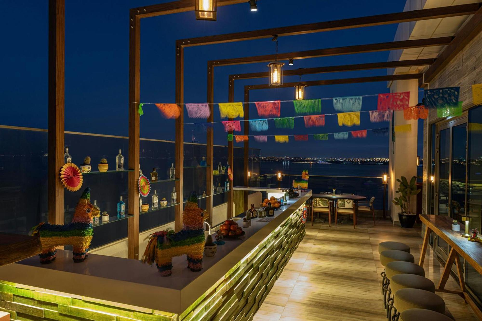 Aloft Palm Jumeirah Resort 4*