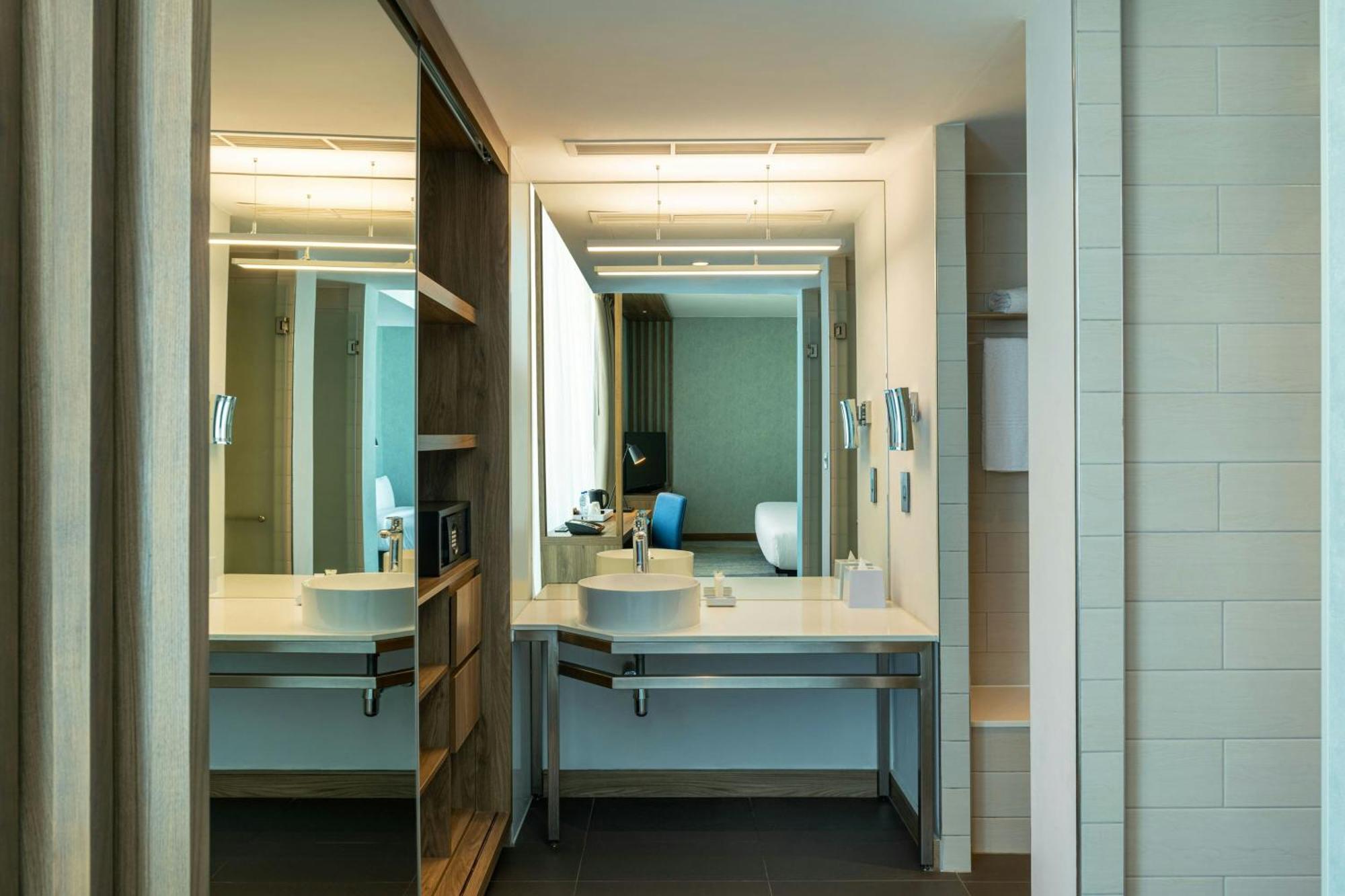 Aloft Palm Jumeirah Dubai