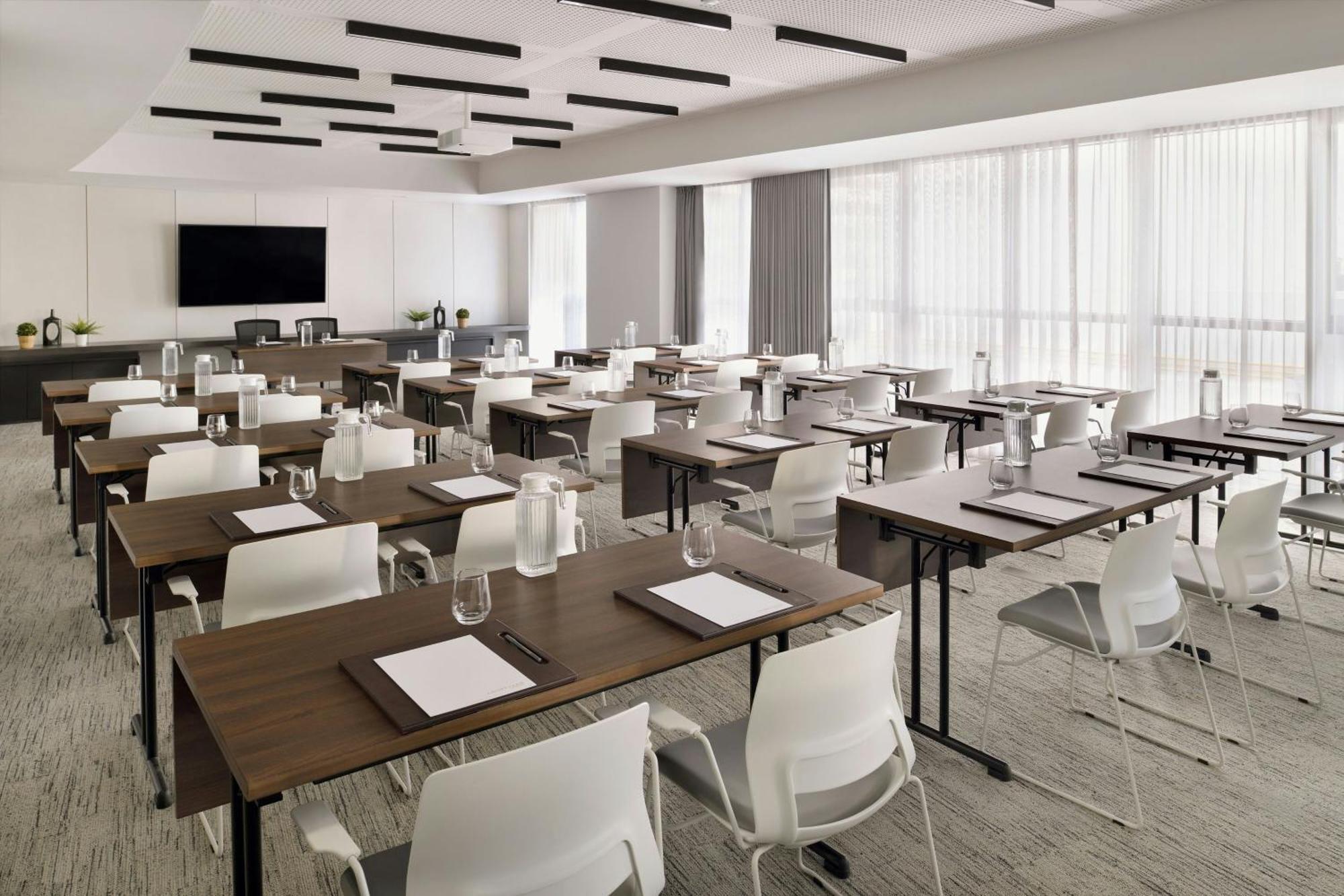 Courtyard By Marriott World Trade Centre, 4*