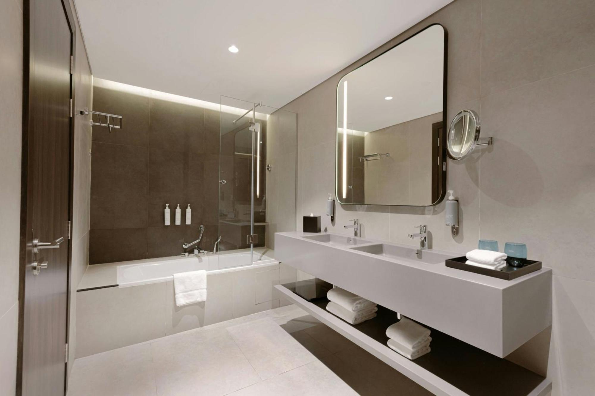 Courtyard By Marriott World Trade Centre, 4*