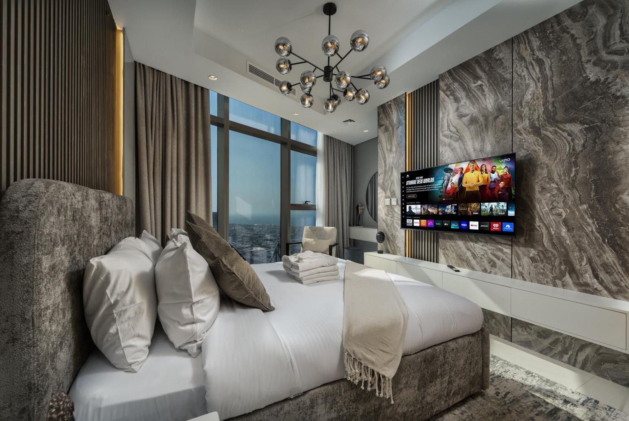 Scenic Infinity Pool With Burj Khalifa Views Apartamento