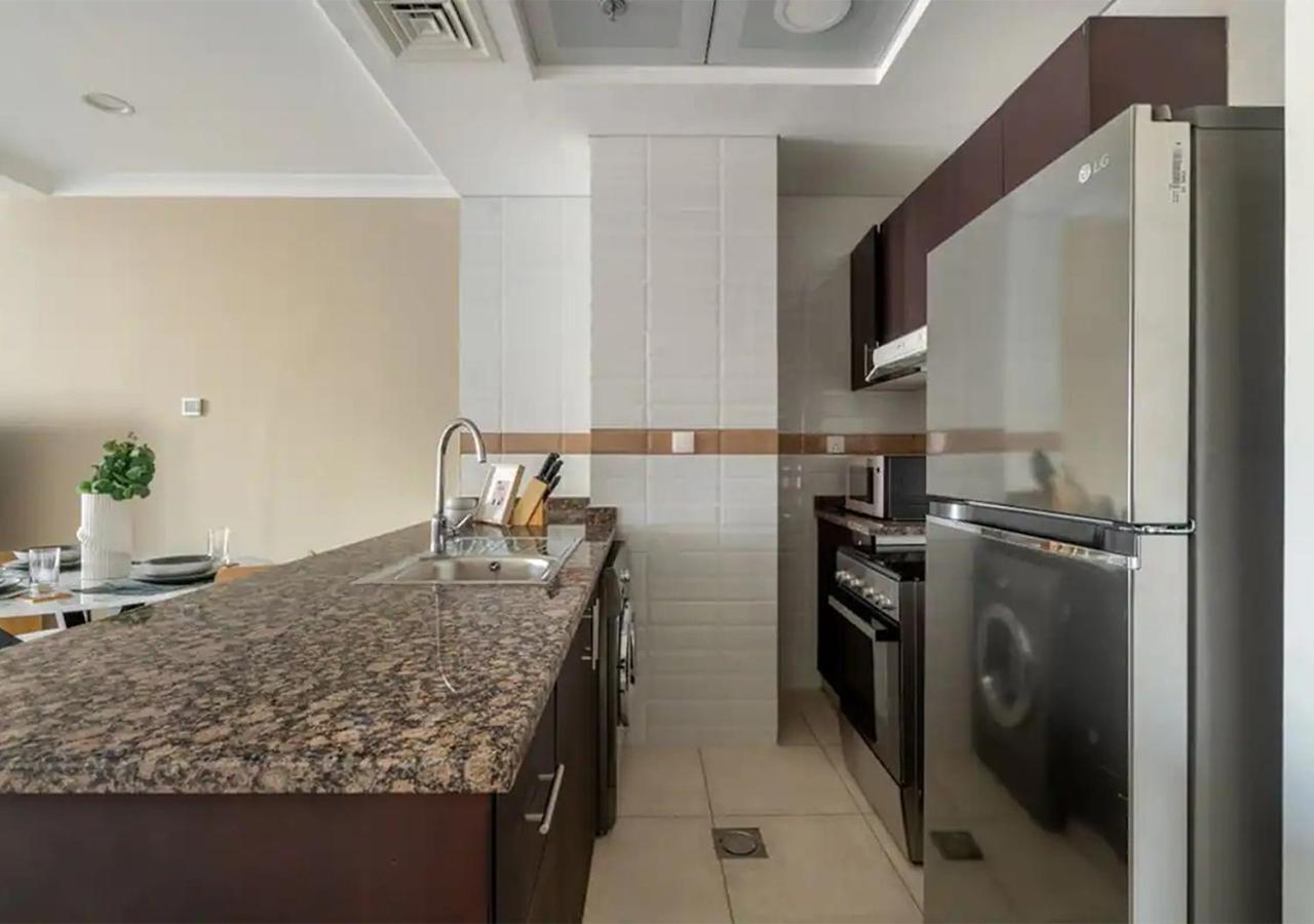 Apartment Elegant With Partial Sea View In Court Tower Dubai