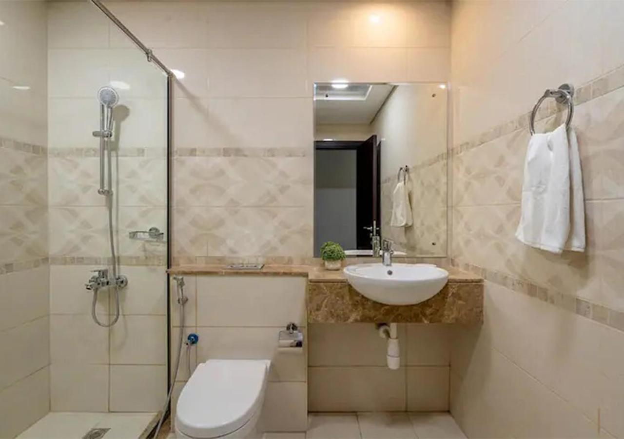 Elegant With Partial Sea View In Court Tower Apartment Dubai