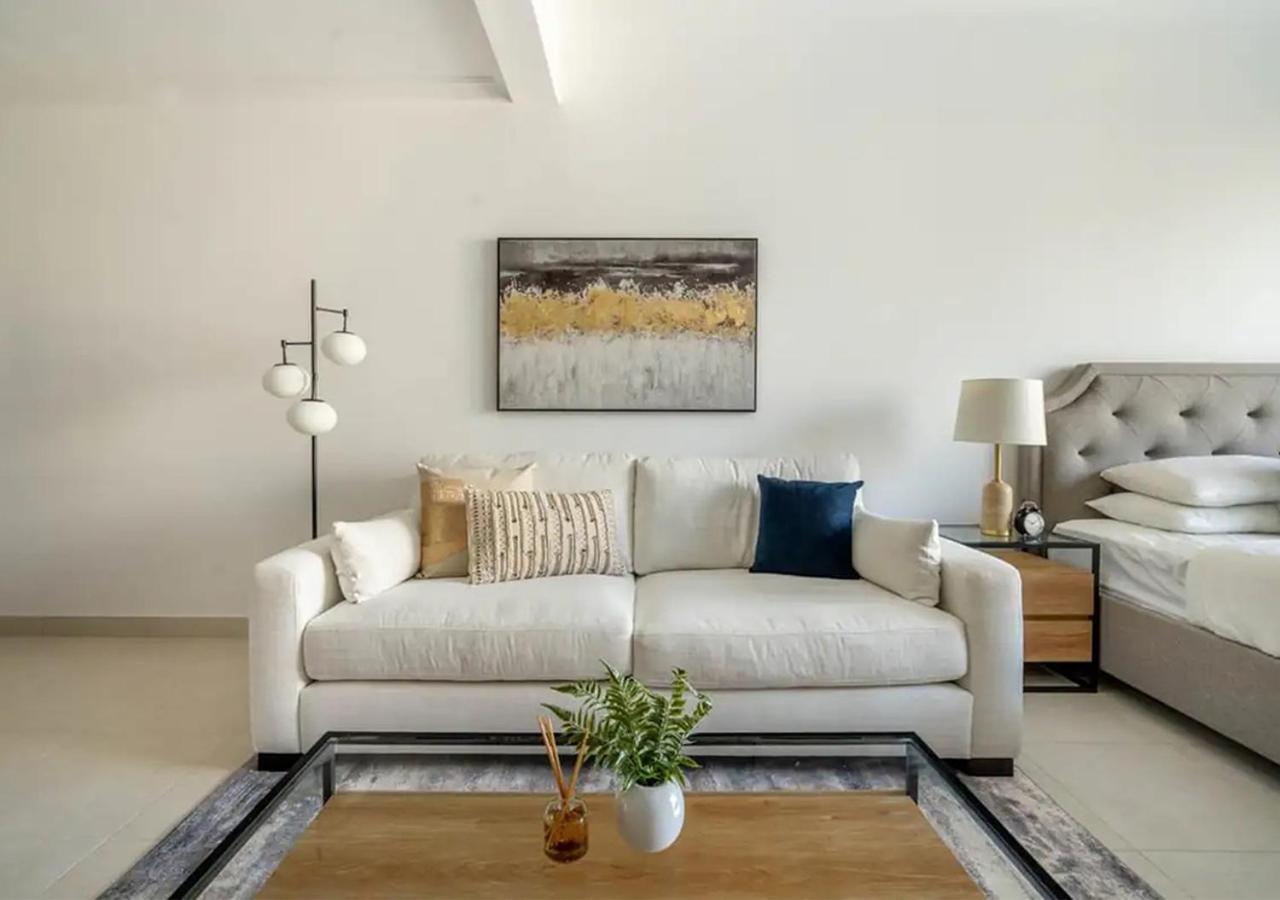 Elegant With Partial Sea View In Court Tower