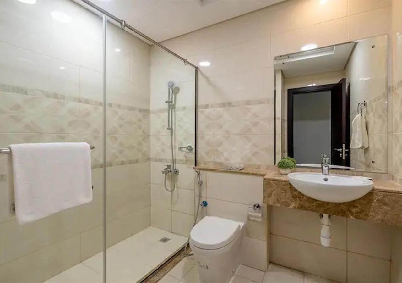 Elegant With Partial Sea View In Court Tower *