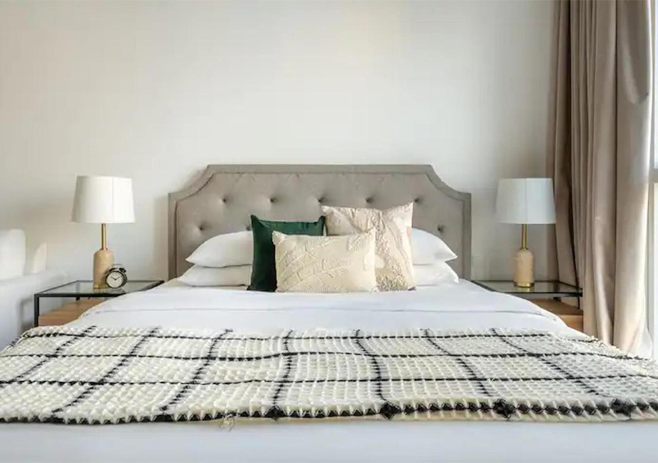 Elegant With Partial Sea View In Court Tower * Dubai