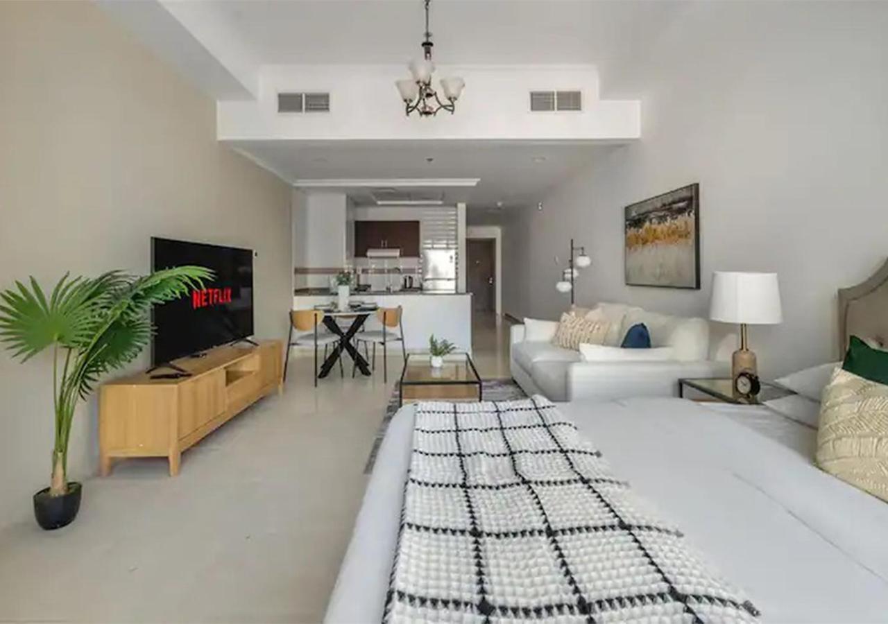 Elegant With Partial Sea View In Court Tower