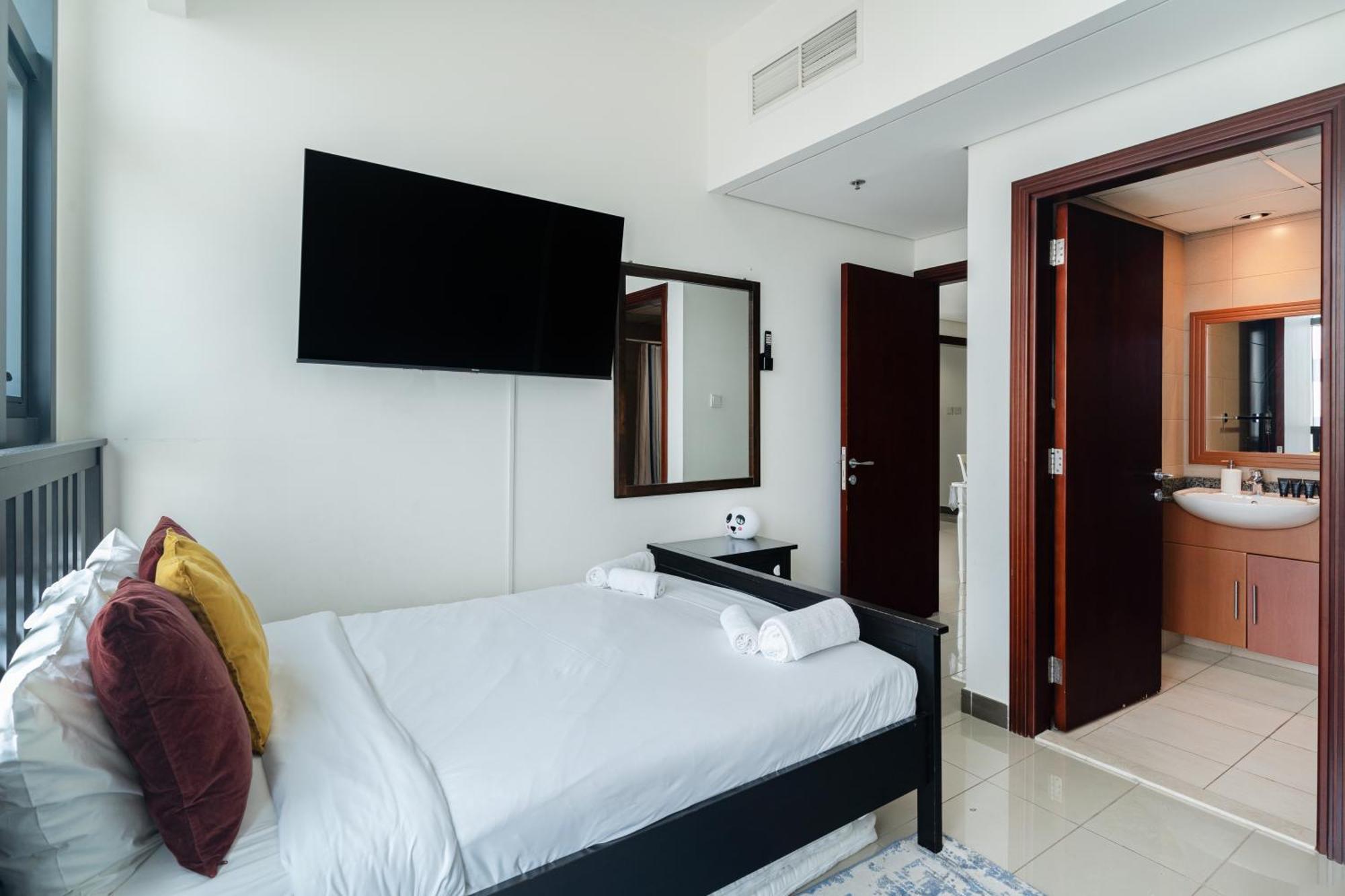 Scenic View 2br Near Metro In Cluster A, Jlt - Allsopp&allsopp Apartment Dubai