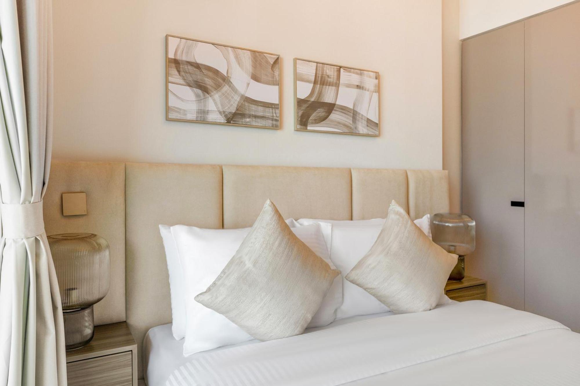 Apartamento Fam Living Contemporary 2br Oasis Waterfront Comfort Close To Downtown Dubai
