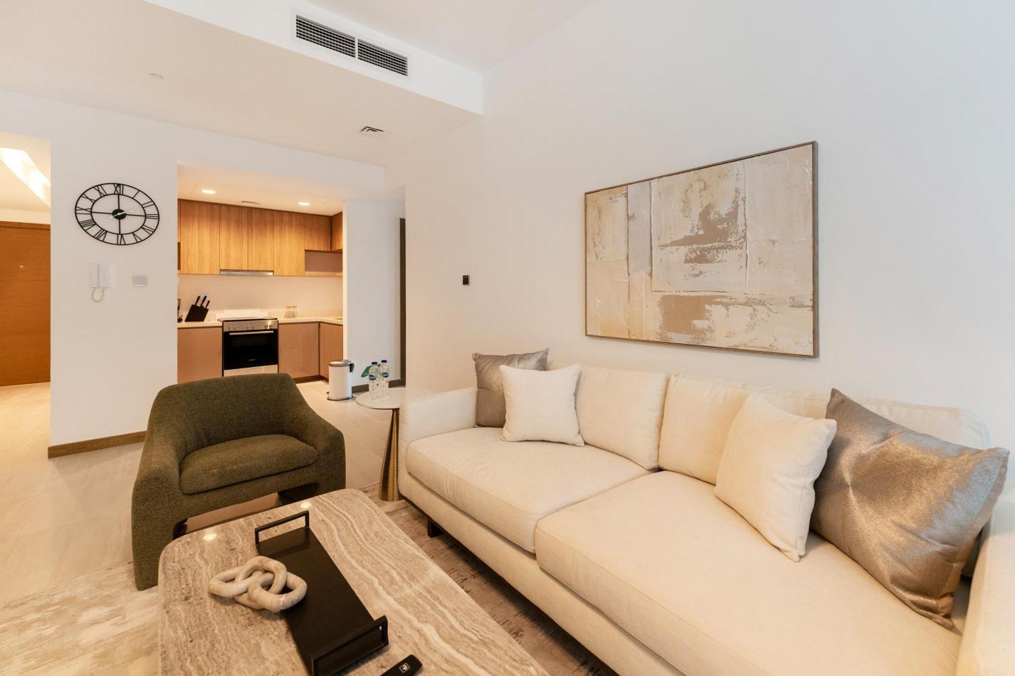 Apartamento Fam Living Contemporary 2br Oasis Waterfront Comfort Close To Downtown