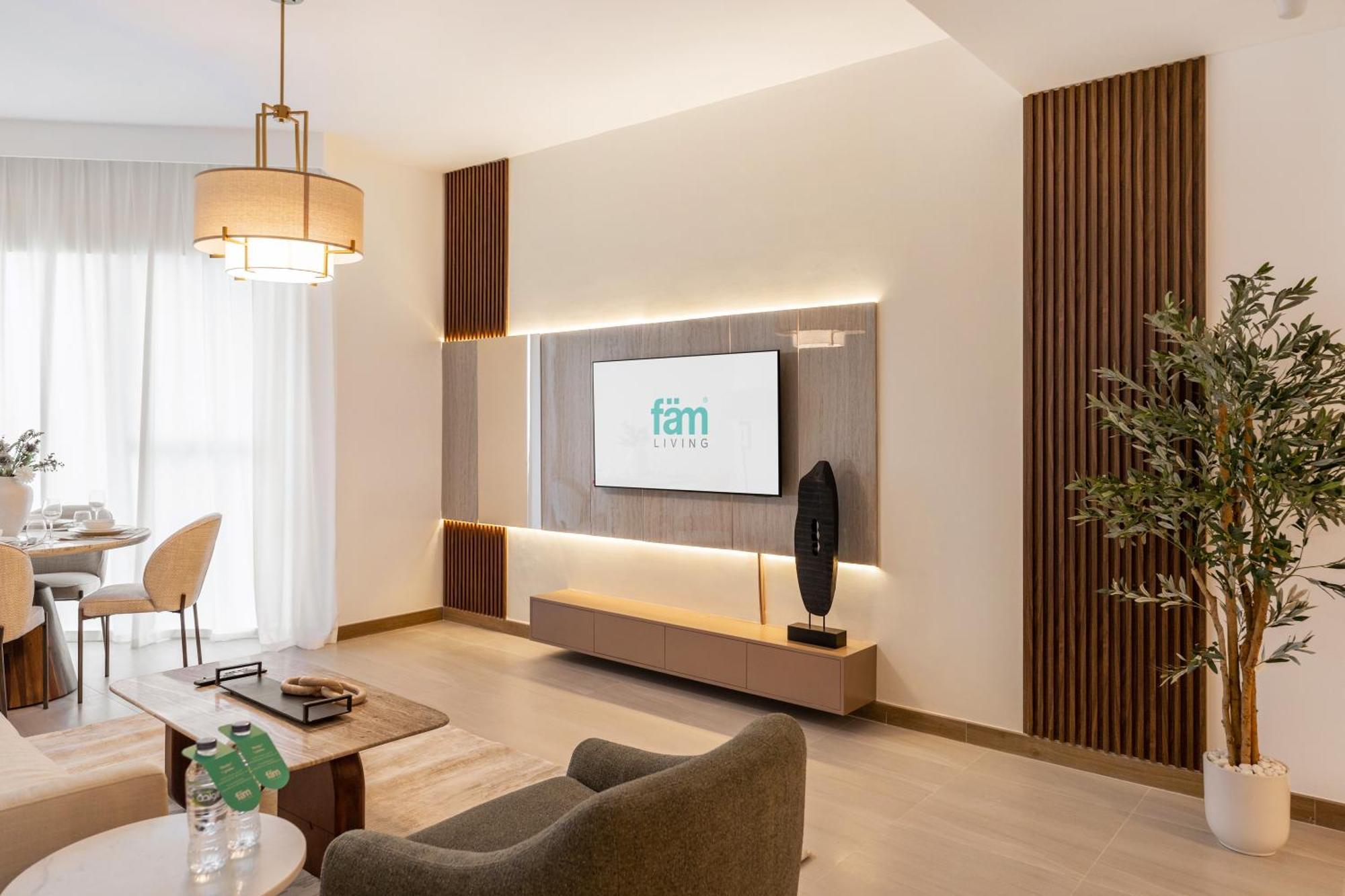 Apartamento Fam Living Contemporary 2br Oasis Waterfront Comfort Close To Downtown Dubai