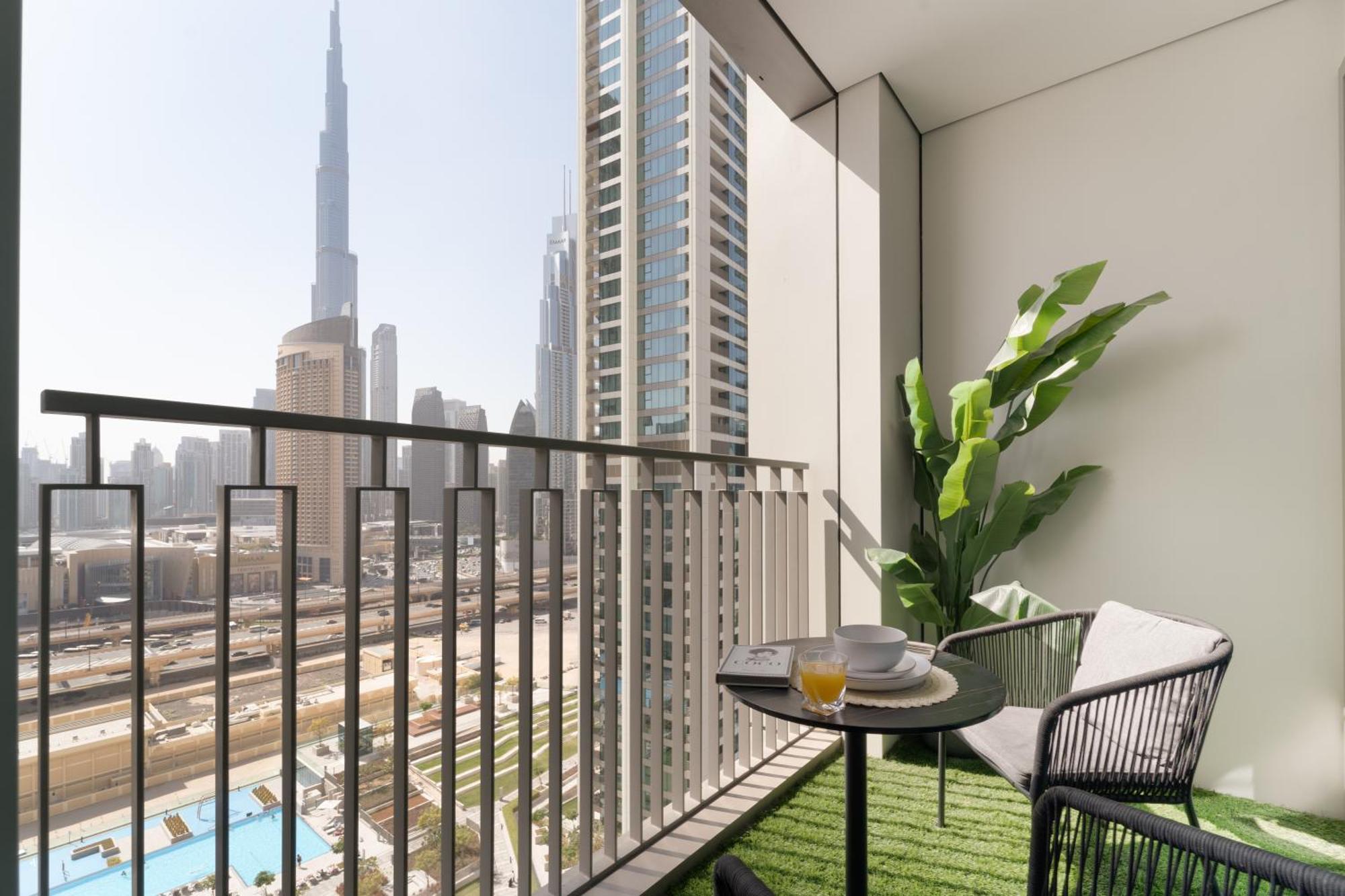 Amazing 2br Burj Khalifa View Steps Walk To Dubaimall