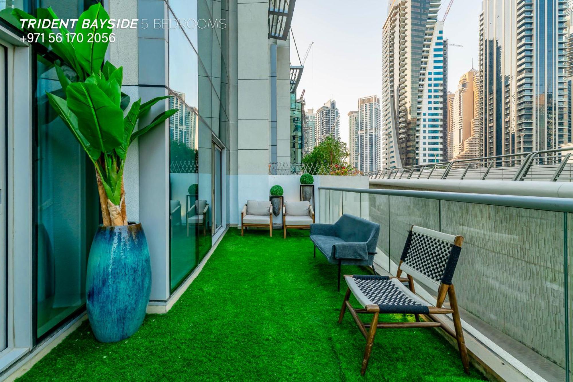 Usmans Brand New Duplex 5 Bedrooms Marina Trident Bayside 4 With 4 En-suite Washrooms Apartment